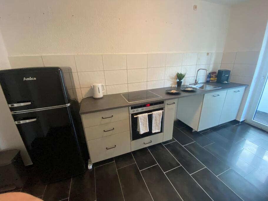 Riesen Bett, Strassenbahn Vor Der Tuer, Beste Lage, Nah Zur Messe, Keine Rechnungen Essen Exterior foto